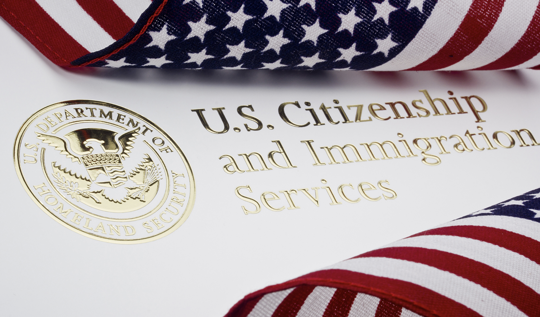 美国移民局 (USCIS)在官网上发布了针对国际学生的政策更新